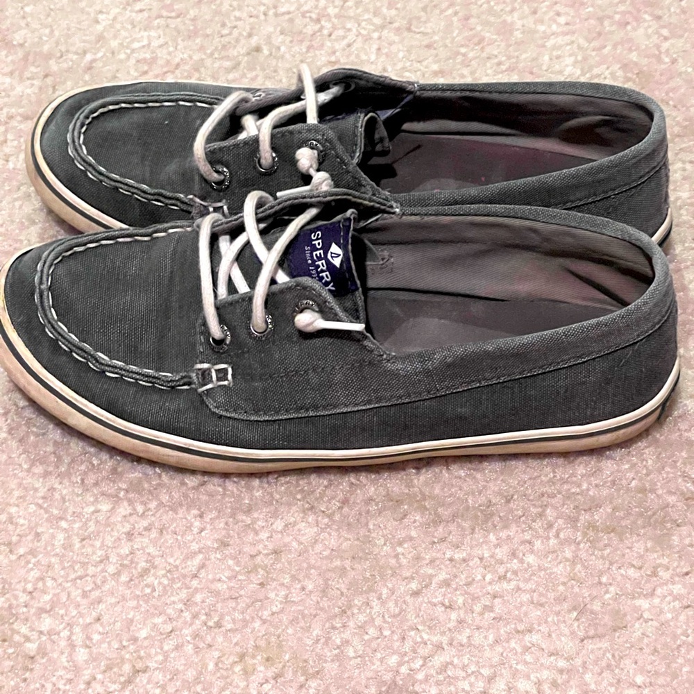 Women’s Sperry boat shoes, size 7.